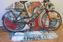 Installation_artistique_acrylique_vélo